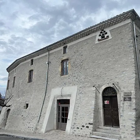 Les Toits Du Barry & Apartment Alba-la-Romaine